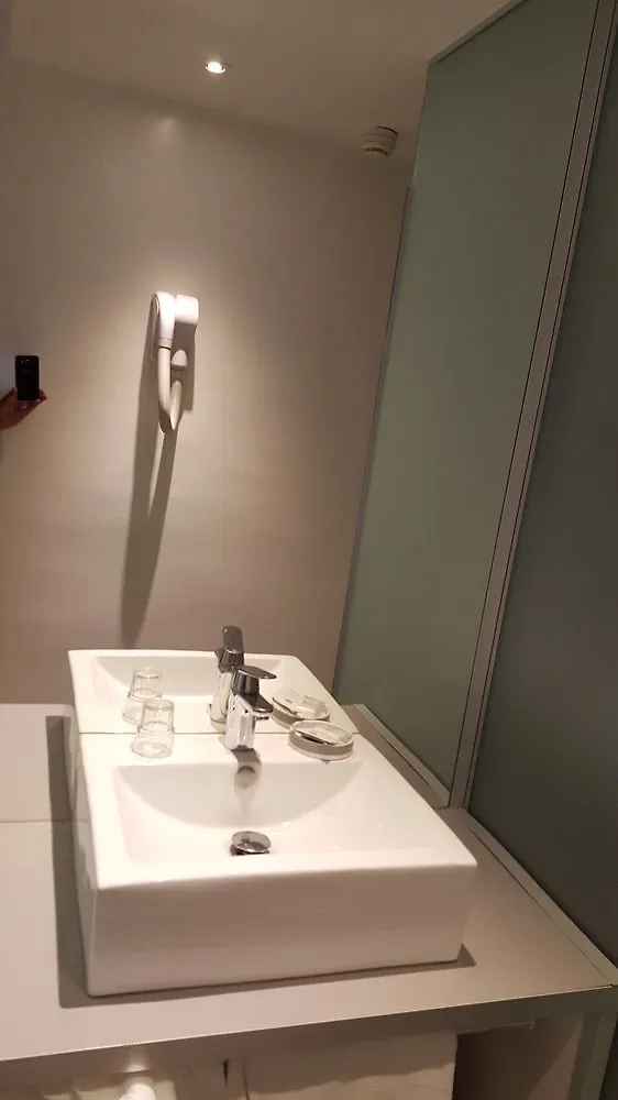 Pratic Hotel Paris France