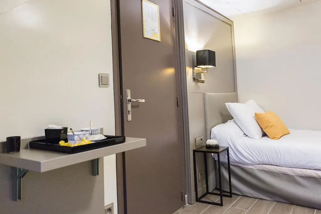**  Pratic Hotel Paříž Francie