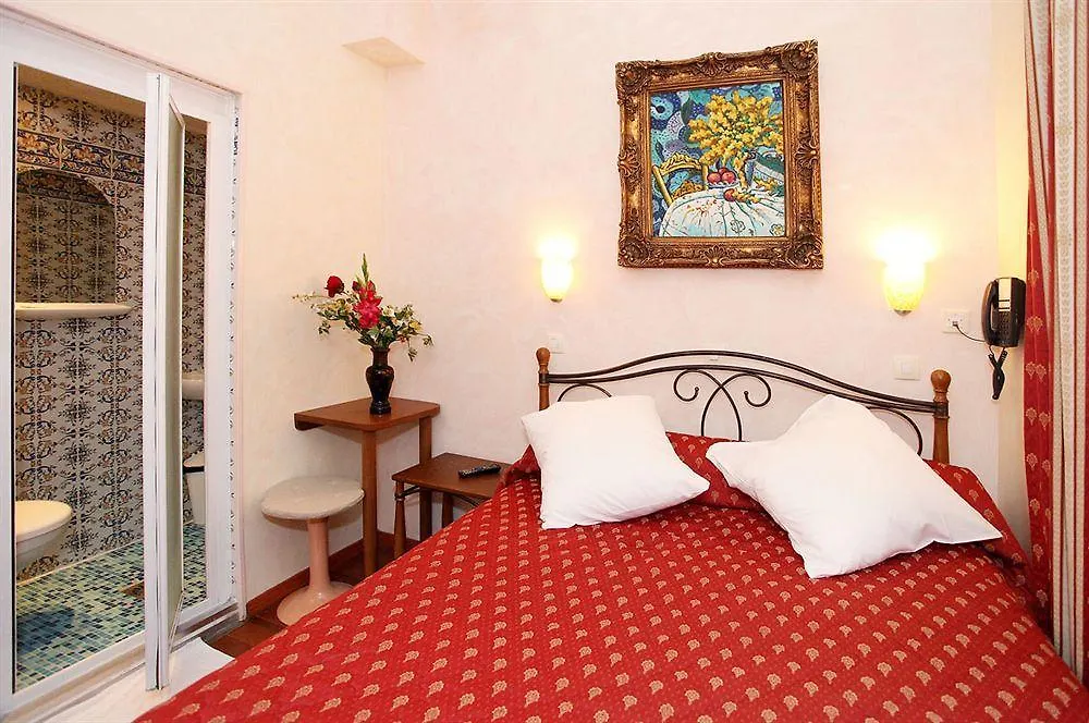 **  Pratic Hotel Paříž Francie